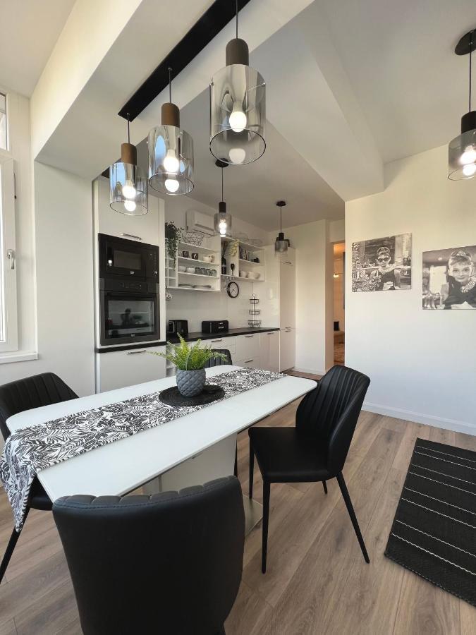 Sky View - Luxury Apartament - Sanador Victoriei Бухарест Экстерьер фото